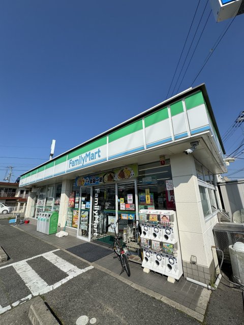 コンビニ　ファミリーマート　三木志染店（コンビニ）まで1049m