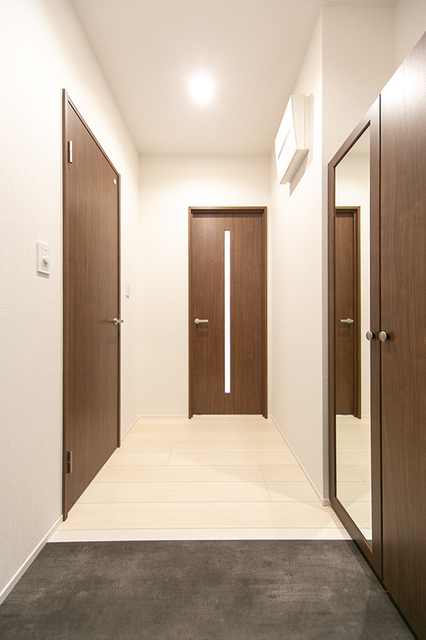 玄関　※写真は同タイプ住戸です。