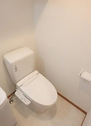 トイレ　別部屋の画像を使用しております。