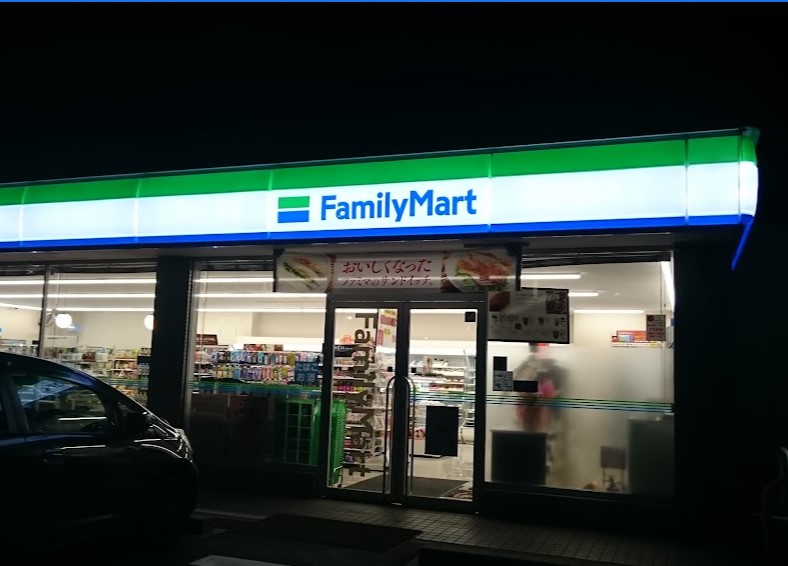コンビニ　ファミリーマート 吉根住宅前店（コンビニ）まで493m