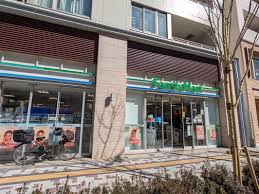 コンビニ　ファミリーマート 小浦目黒青葉台店（コンビニ）まで32m