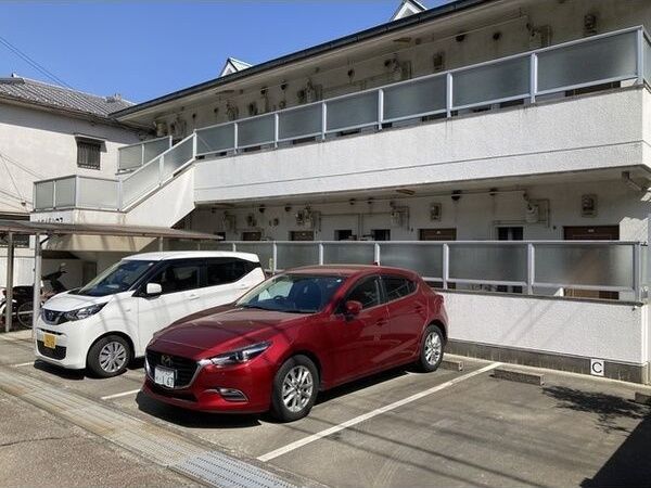 その他共有部分　駐車場が付いてます