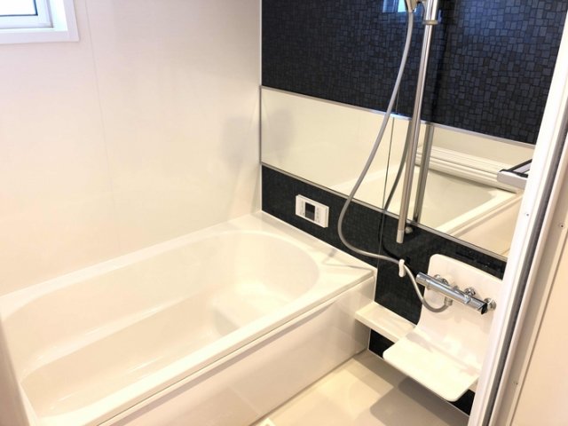 バス・シャワールーム　コンパクトで使いやすいお風呂です