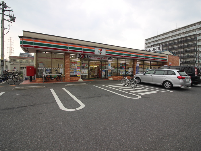 コンビニ　セブンイレブン（コンビニ）まで57m