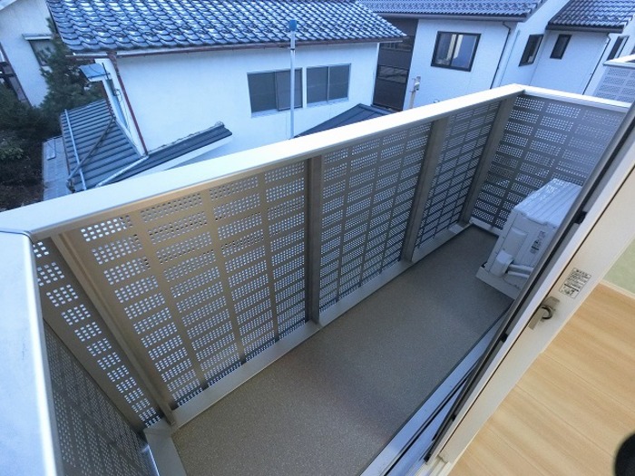 バルコニー　※同物件の別部屋の写真です。