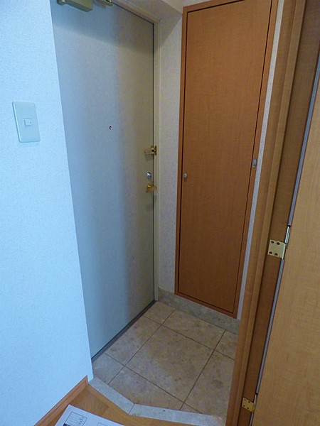 玄関　※別部屋の参考写真です。