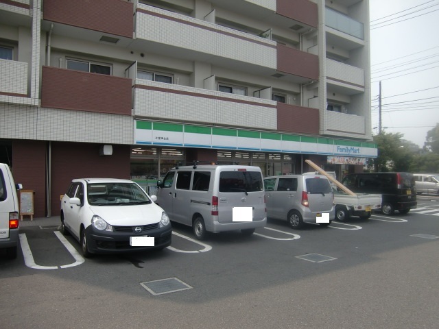 コンビニ　ファミリーマート　辻堂神台店（コンビニ）まで100m