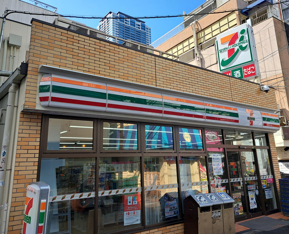 コンビニ　セブンイレブン梅田店（コンビニ）まで126m