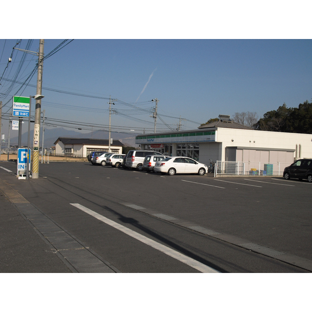 コンビニ　ファミリーマートつくば桜金田店（コンビニ）まで740m