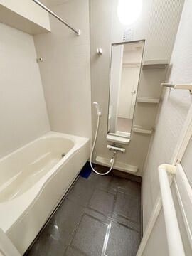 バス・シャワールーム　落ち着いた空間のお風呂です