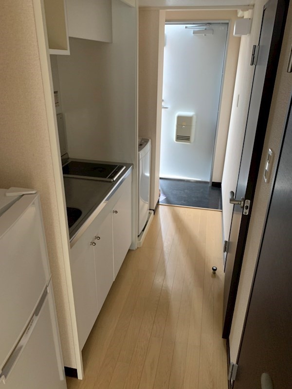 玄関　玄関にはシューズボックスが設置済み