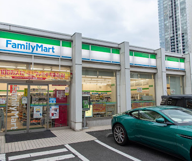 コンビニ　ファミリーマート 港南四丁目店（コンビニ）まで388m
