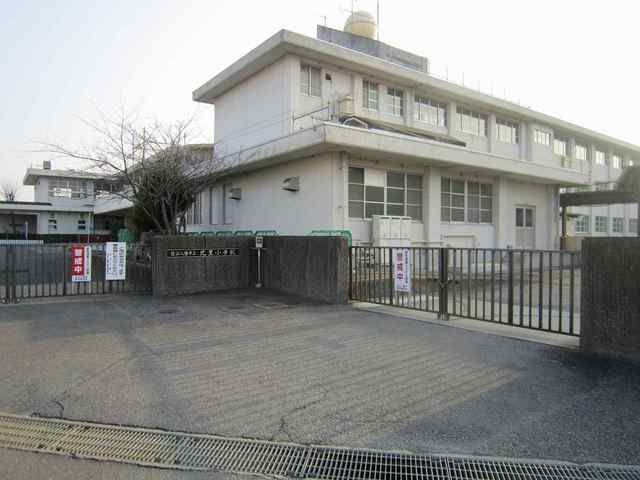 小学校　近江八幡市立北里小学校（小学校）まで585m