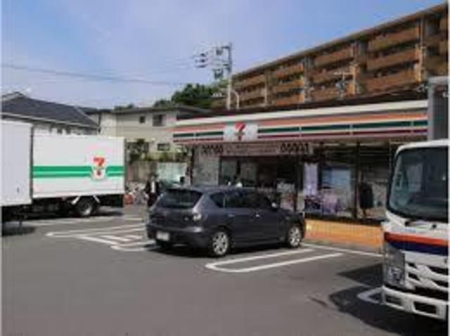 コンビニ　セブンイレブン横浜下永谷駅前店（コンビニ）まで603m