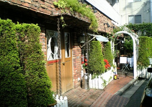 飲食店　フレンチ パウンドハウス 大和郷本店（飲食店）まで332m