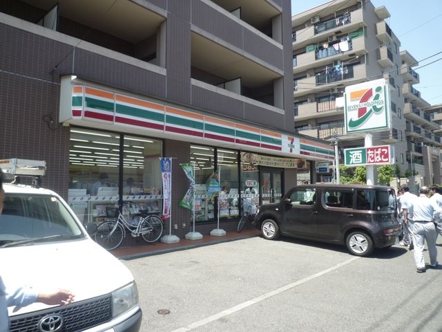 コンビニ　セブンイレブン（コンビニ）まで147m