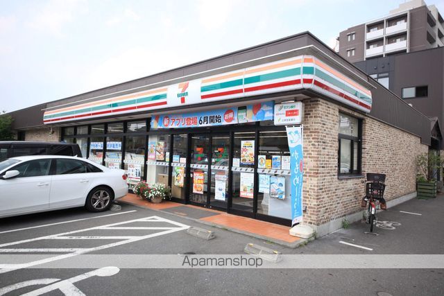 コンビニ　セブンイレブン（コンビニ）まで895m