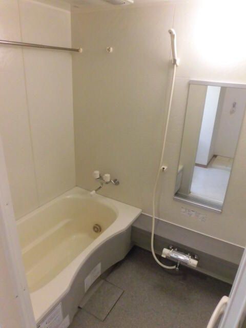 バス・シャワールーム　写真は同タイプ住居です。
