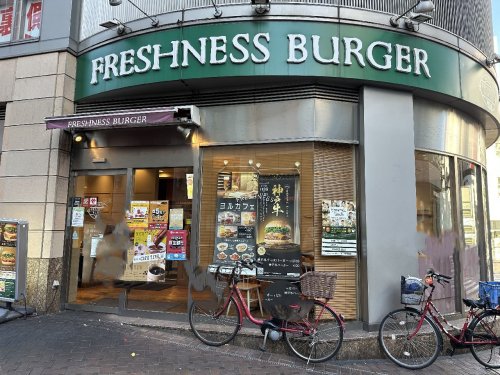 飲食店　フレッシュネスバーガー 三軒茶屋店（飲食店）まで873m