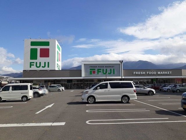 スーパー　フジ駅前店様（スーパー）まで1000m