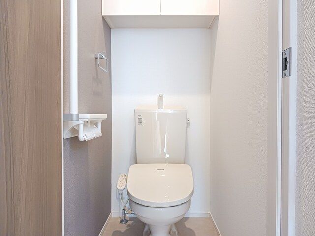 トイレ　落ち着いた色調のトイレです