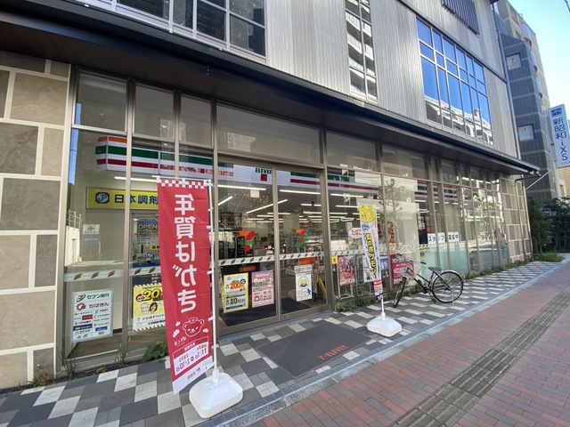 コンビニ　セブンイレブン（コンビニ）まで425m