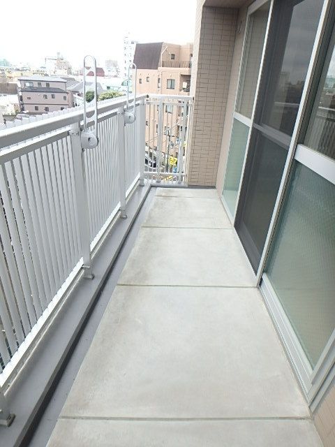 バルコニー　広々バルコニー