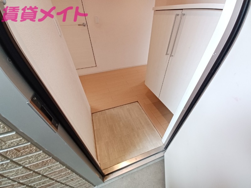 玄関　別部屋反転画像参考