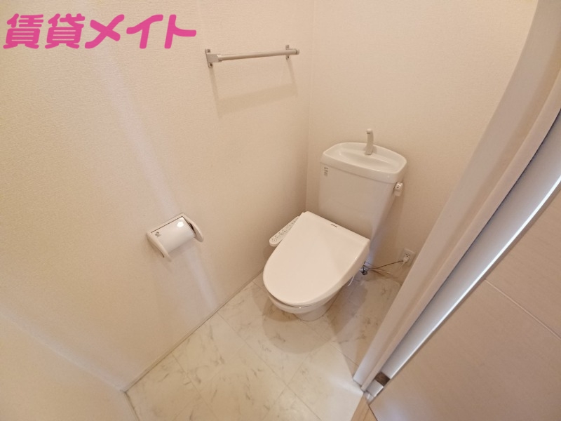 トイレ　別部屋反転画像参考