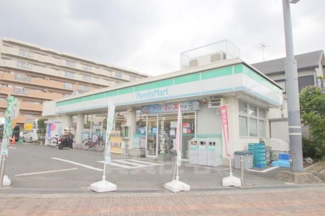 コンビニ　ファミリーマート　摂津三島（コンビニ）まで1588m