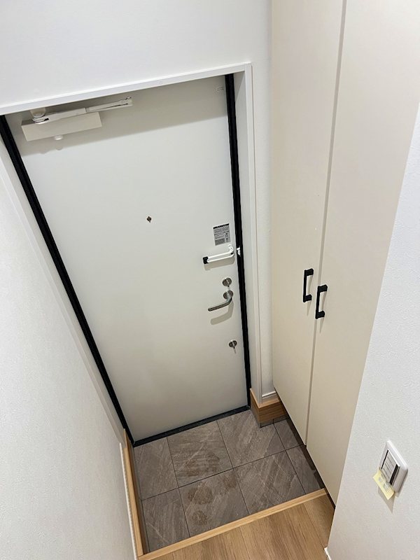 玄関　玄関収納あり