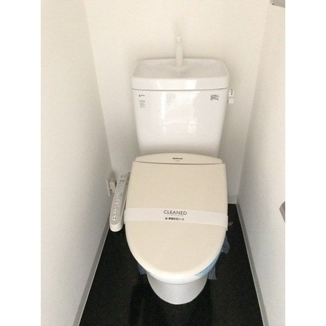 トイレ　※同タイプの別のお部屋です。