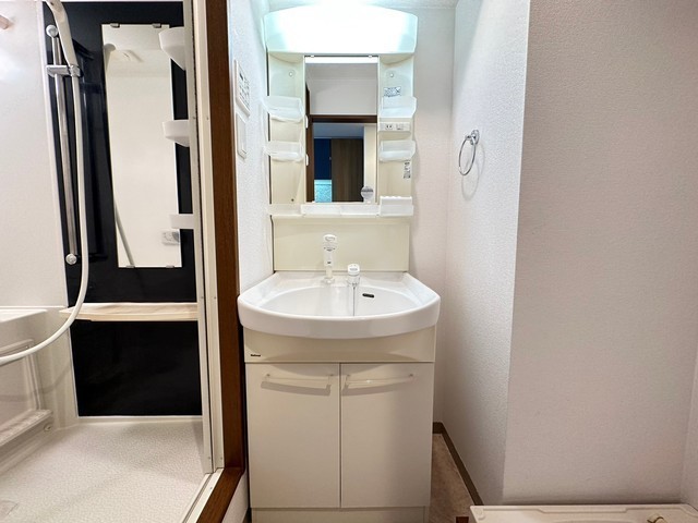 洗面設備　※他部屋の写真です。現況優先。