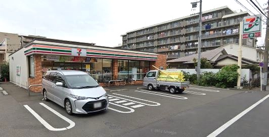 コンビニ　セブンイレブン（コンビニ）まで181m