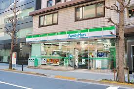 コンビニ　ファミリーマート紀尾井町三番地店（コンビニ）まで30m