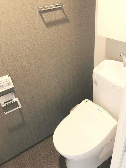 トイレ　※写真は同タイプ住戸です。