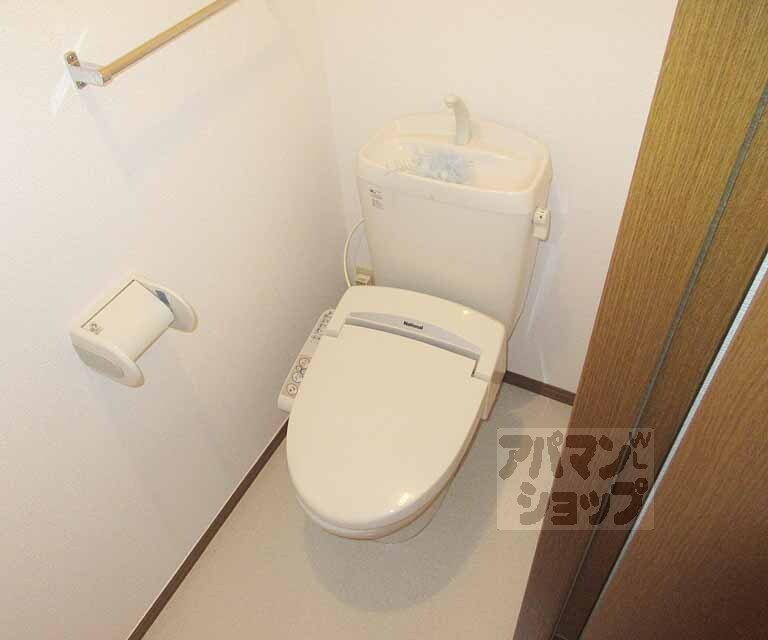 トイレ　ウォシュレット付き
