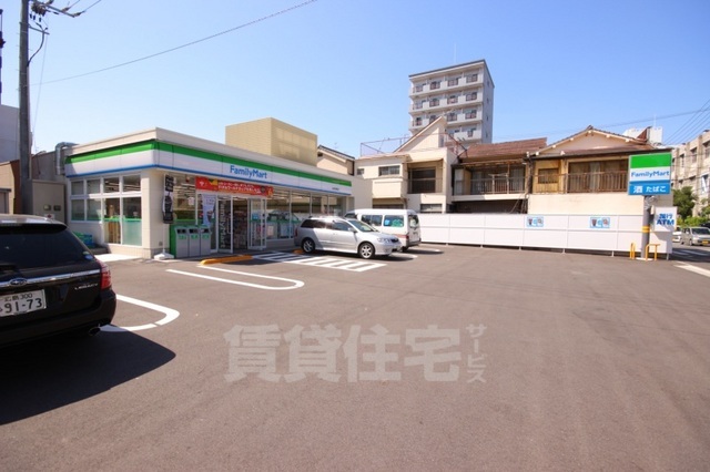 コンビニ　ファミリーマート　中広三丁目（コンビニ）まで272m