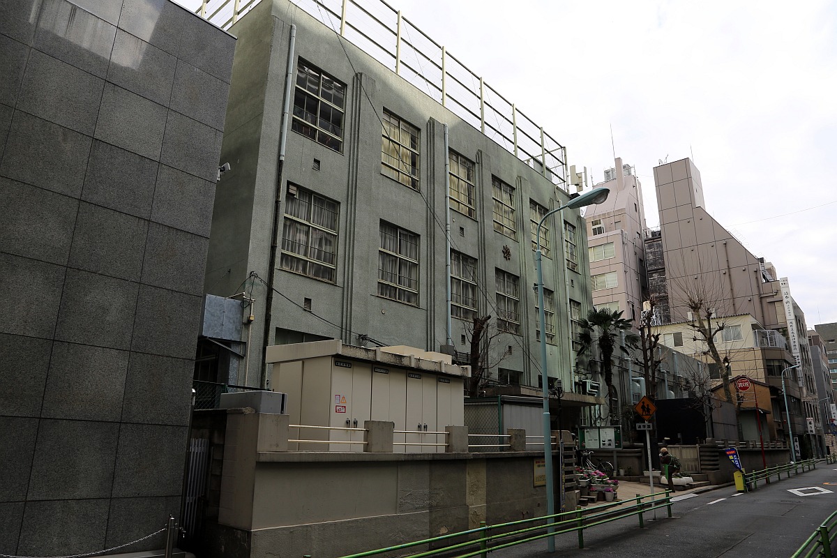 小学校　中央区立城東小学校（小学校）まで506m