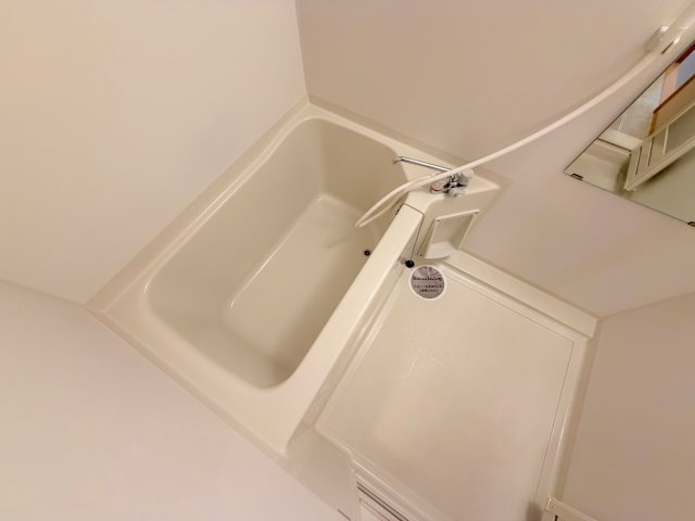 バス・シャワールーム　広めのお風呂は一日の疲れを癒してくれます。