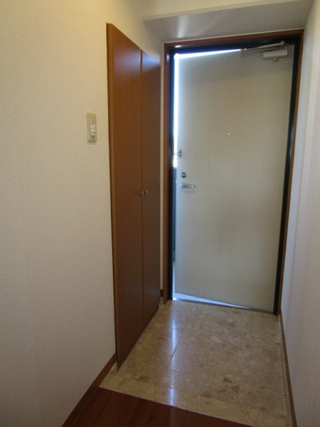 玄関　別部屋の写真です