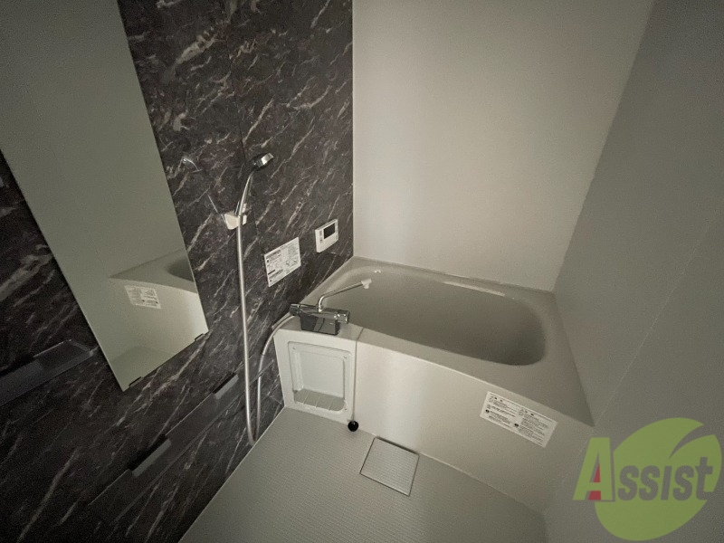 バス・シャワールーム　浴槽付きのお風呂です。ここで一日の疲れを癒しましょう。