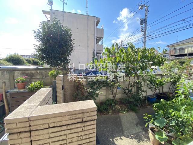 眺望　お部屋前には緑があるので、心癒されますね☆