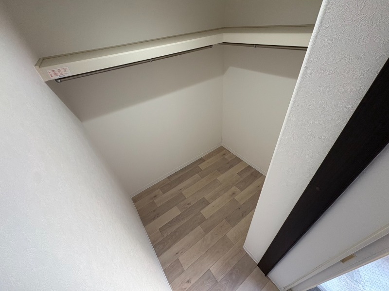 収納　寝室の収納です。部屋がすっきり片付きます。