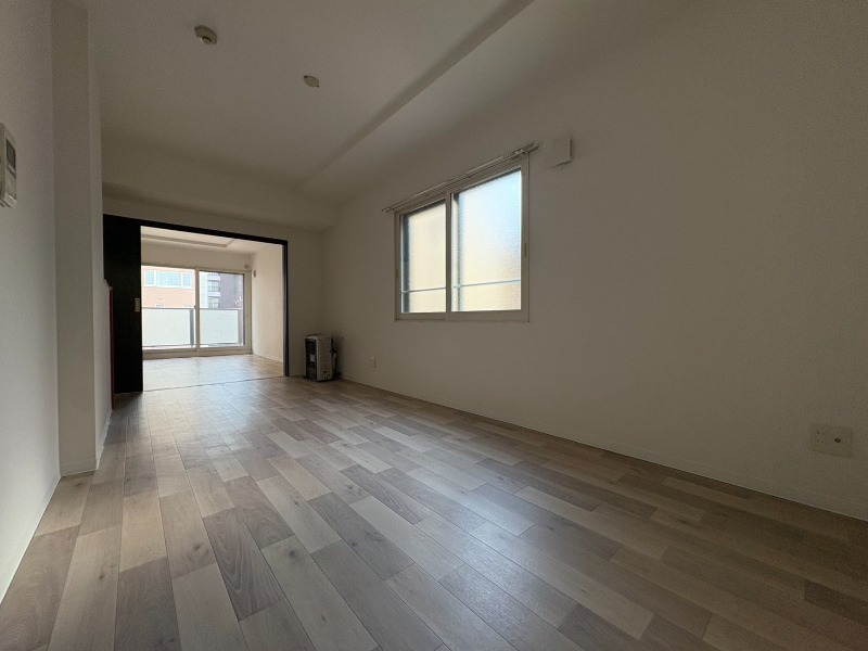 居室・リビング　広くてキレイなお部屋が広がっていて、充実した生活が送れそう。
