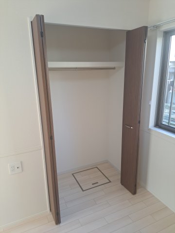 収納　お洋服もたくさんしまえます