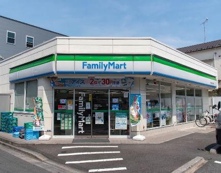 コンビニ　ファミリーマート大田中央三丁目店（コンビニ）まで300m