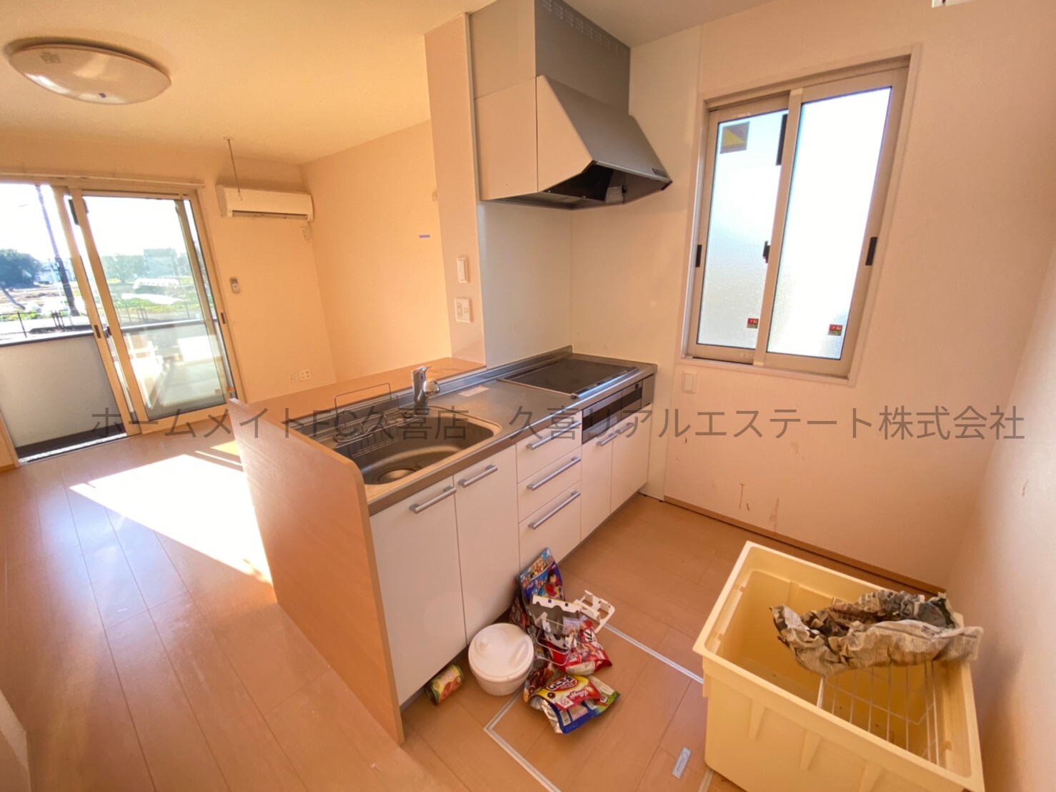 キッチン　同建物別号室　改装中のお写真です