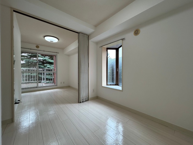 居室・リビング　明るいお部屋は気持ちよく過ごせそうですね。