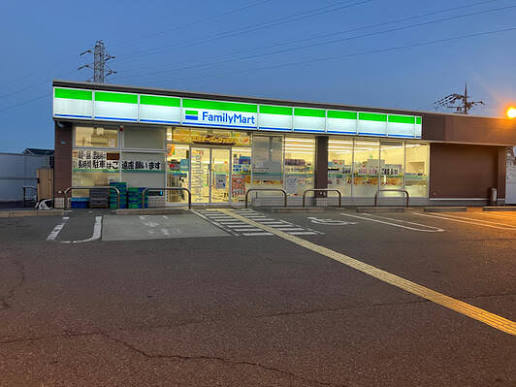 コンビニ　ファミリーマート田能四丁目店（コンビニ）まで323m